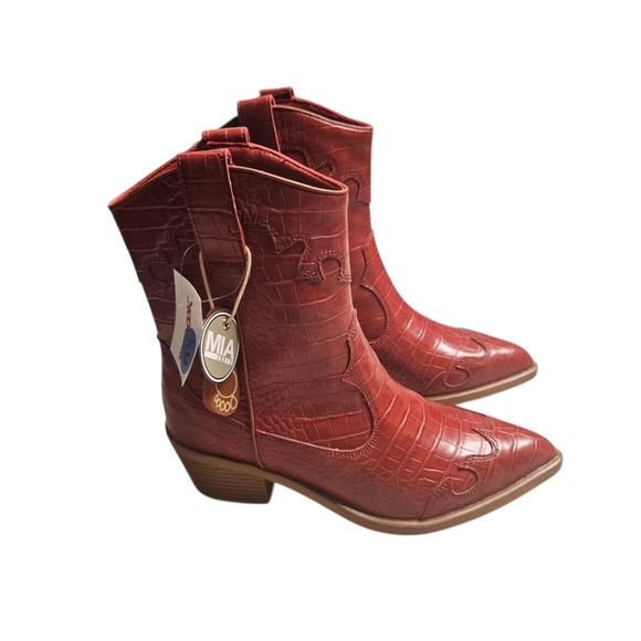 Mia Women's McKayla Red Western Half Boots - Picture 2 of 8
